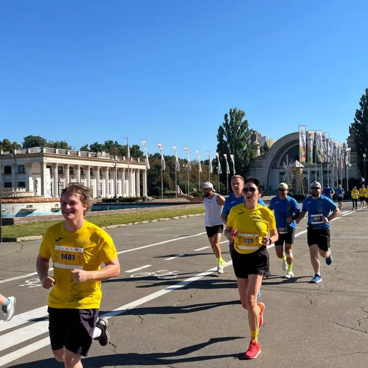 У Києві тисячі людей долучилися до «забігу у вишиванках» до Дня Незалежності