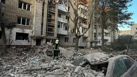 У Львові під завалами будинку знайшли загиблого після нічної атаки