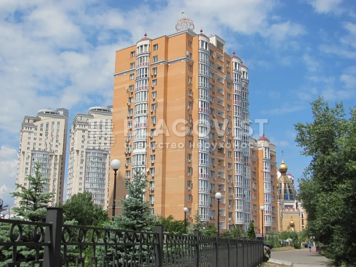 На Оболонській набережній продають квартиру в будинку з йогою та стоматологією