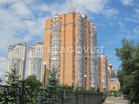 На Оболонській набережній продають квартиру в будинку з йогою та стоматологією