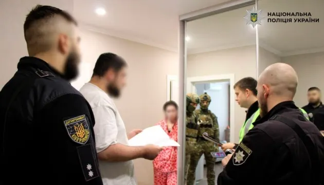 У Києві ліквідували шахрайський кол-центр, який ошукав іноземців на 8,4 млн грн