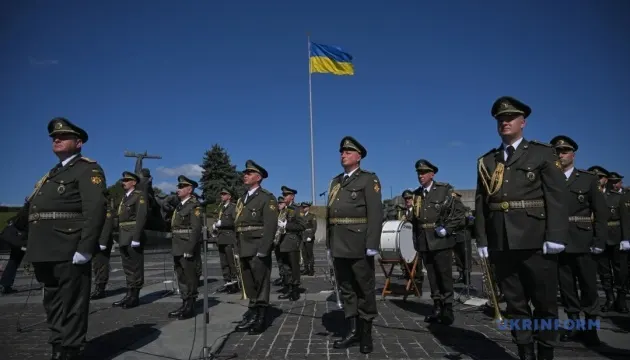 У Києві відбулася урочиста церемонія підняття Державного Прапора України
