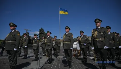 У Києві відбулася урочиста церемонія підняття Державного Прапора України