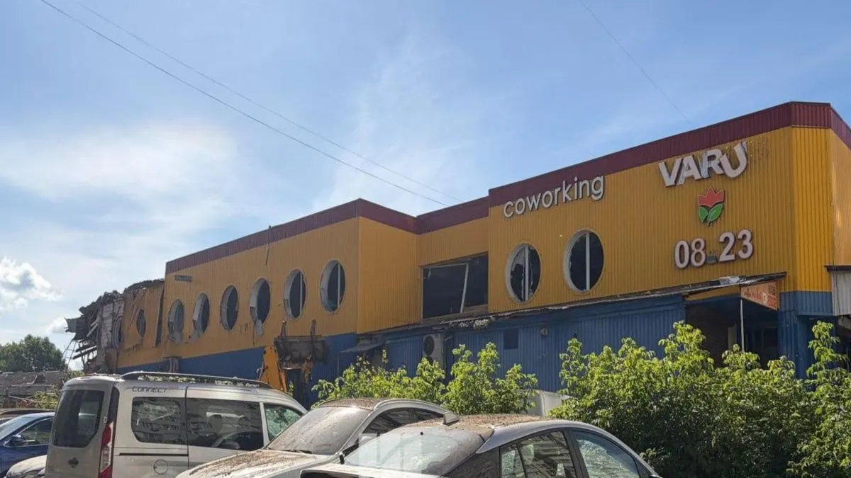 У Києві внаслідок нічної атаки зруйновано супермаркет VARUS