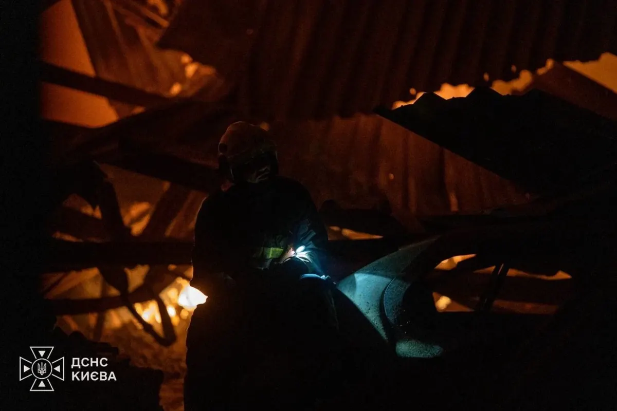 У Києві триває ліквідація наслідків нічної атаки: що відомо