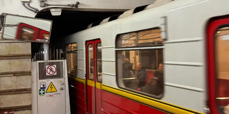 «Зелена» гілка метро в Києві працюватиме без обмежень під час жовтої тривоги