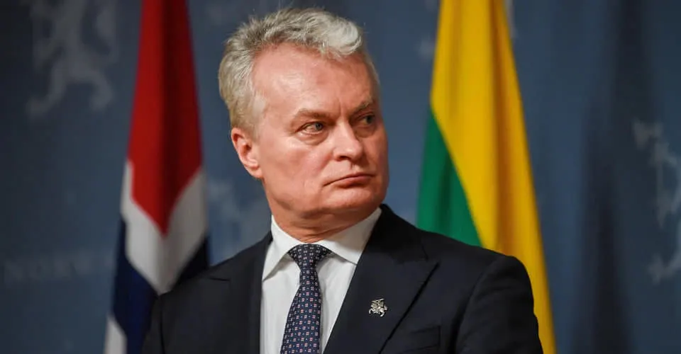 Президент Литви звернувся до українців рідною мовою у День прапора