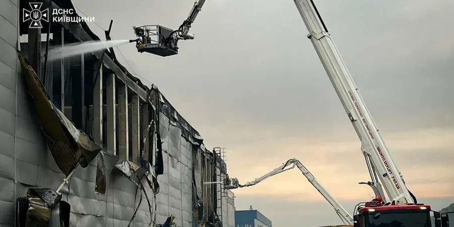 На Київщині другу добу гасять пожежі після атаки 5 серпня