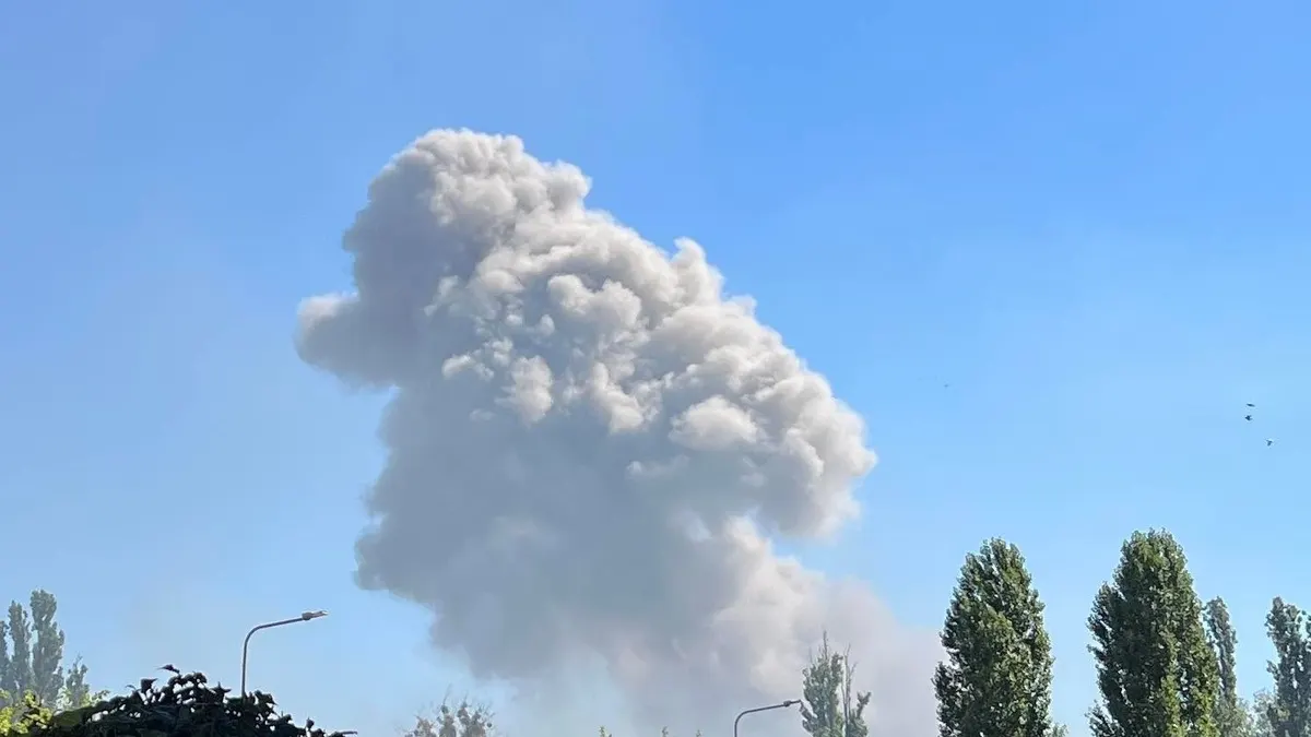 У Дніпровському районі Києва пролунав повторний вибух після падіння дрона