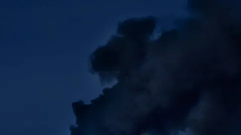 Удар по пʼятиповерхівці в Києві: 15 людей врятували, четверо постраждали