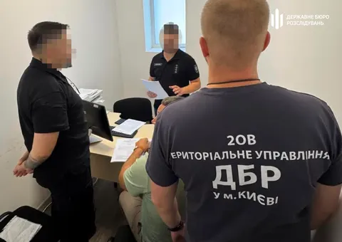 Незаконне зняття з військового обліку: у київському ТЦК викрили схему