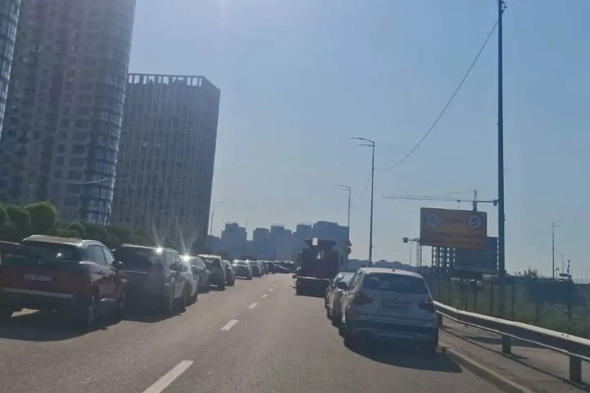 У Дарницькому районі на штрафмайданчик евакуювали 17 автівок через стихійне паркування