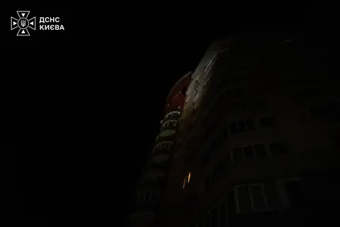 У Києві через нічну атаку рф постраждала жінка