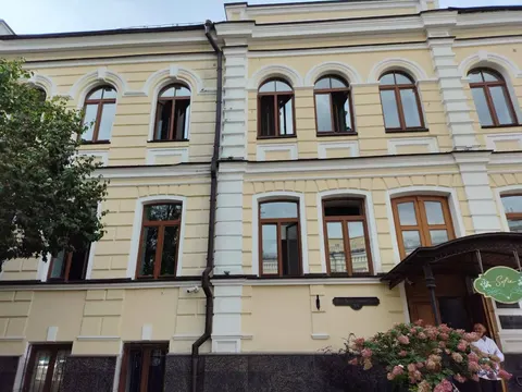 Удар по Києву: пошкоджено будинок Консисторії у заповіднику «Софія Київська»