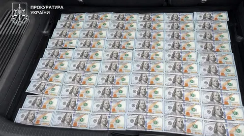 У Києві затримали росіянку, яка за 9000 доларів обіцяла вивезти чоловіка за корд