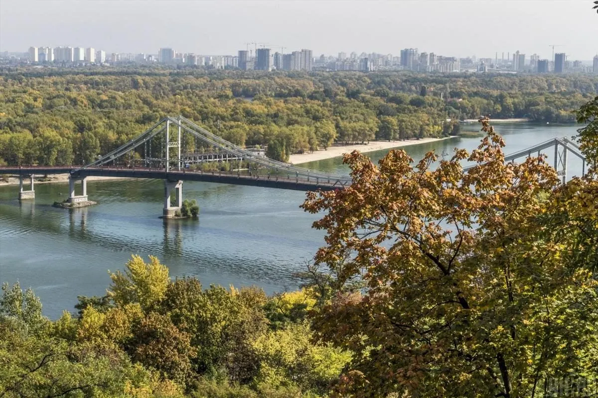 Київ після дощової суботи чекає на повернення тепла до +22°