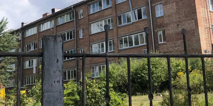 Учнів пошкодженої гімназії в Києві переведуть до сусідніх шкіл