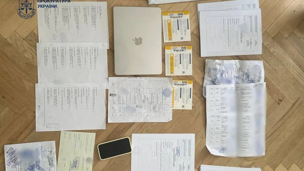 У Києві шістьом чоловікам повідомили про підозру через купівлю фіктивних довідок для відстрочки