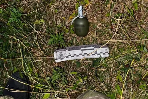 У Києві водій погрожував велосипедисту гранатою через суперечку на дорозі