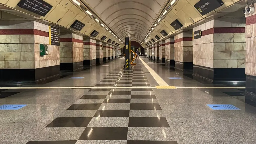 На станції метро «Сирець» з’явилися зони для пасажирів: що відомо
