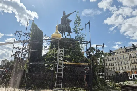 У Києві відкрили пам'ятник Богдану Хмельницькому після трьох років захисту