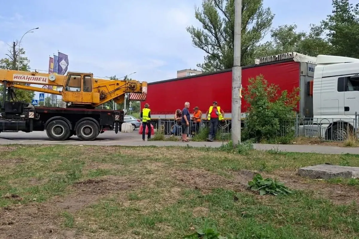 Техніка біля Теремківського парку: у КМДА пояснили, що це не вирубка