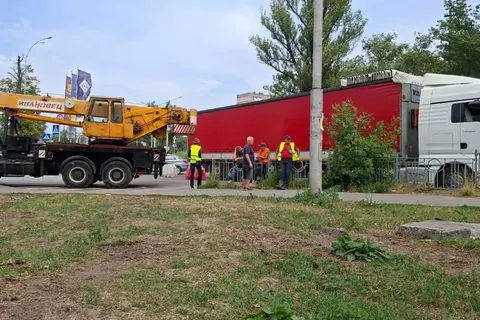 Техніка біля Теремківського парку: у КМДА пояснили, що це не вирубка