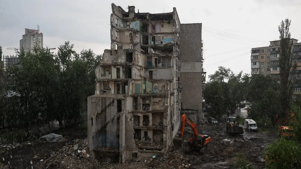 Відновлення Дарницького району: 44 будинки вже відремонтували, ще 20 у роботі