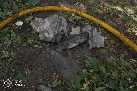 У Києві через атаку РФ постраждала людина: деталі