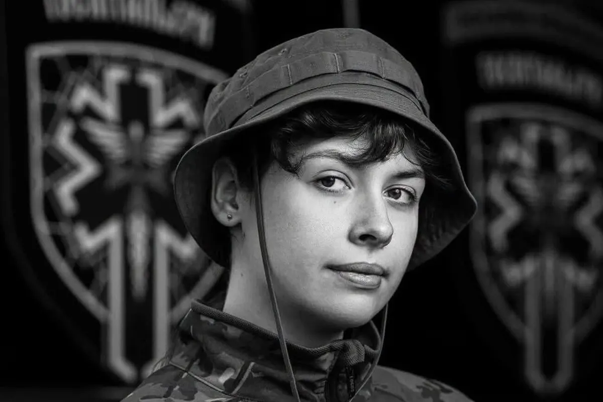 У Києві попрощаються з парамедикинею Євою Ройтер, яка загинула під час удару РФ