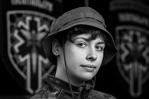 У Києві попрощаються з парамедикинею Євою Ройтер, яка загинула під час удару РФ