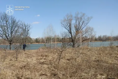 Озеро Редькине: прокуратура оскаржує передачу берега під забудову