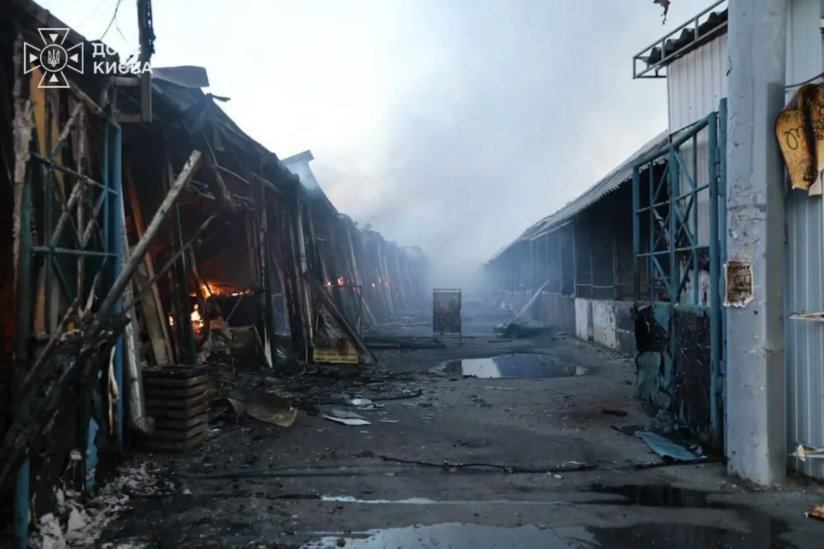 Атака на Київ: у Оболонському районі спалахнув ринок, є постраждалі