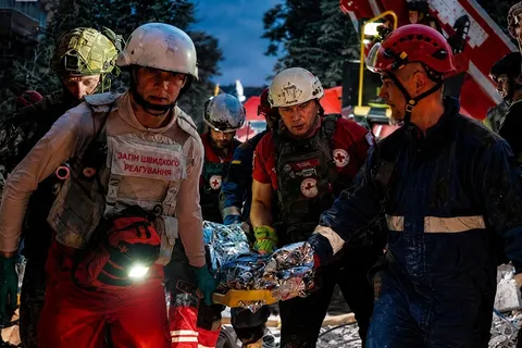 Нічна балістична атака на Київ: пожежі та перебої з комунальними послугами