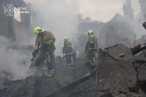 У Києві після атаки рф виявили тіло загиблого, четверо постраждали