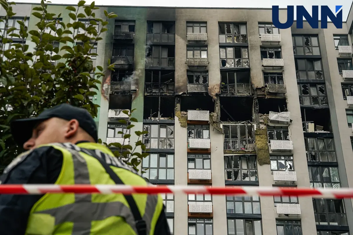 Наслідки удару БПЛА по багатоповерхівці в Подільському районі Києва