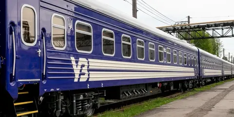 Масована атака РФ: затримки поїздів у кількох областях перевищують 10 годин