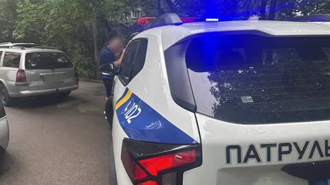У Києві 17-річний хлопець з ножем напав на рідних та поранив поліцейського