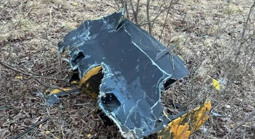 Ранкова атака дронів на Київ: влучання в АЗС та склади, один постраждалий
