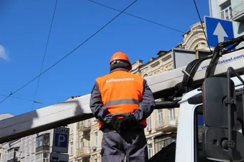 У липні Київ очистили від понад 1,2 тисячі незаконних вивісок