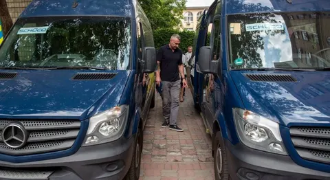 Київські реабілітаційні центри отримали мікроавтобуси від німецьких благодійникі