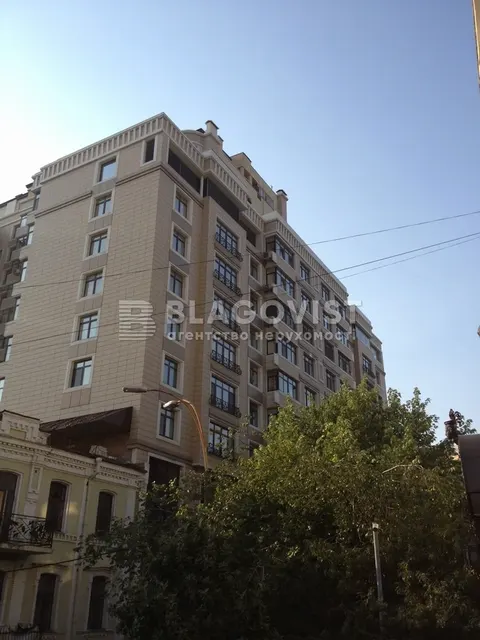 У центрі Києва виставили на продаж шість нежитлових приміщень