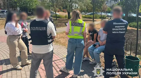 У Києві затримали волонтерку та працівницю Червоного Хреста за продаж "брон