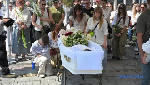 У Києві попрощалися з волонтеркою Віталіною Яровенко, яка загинула під час повто
