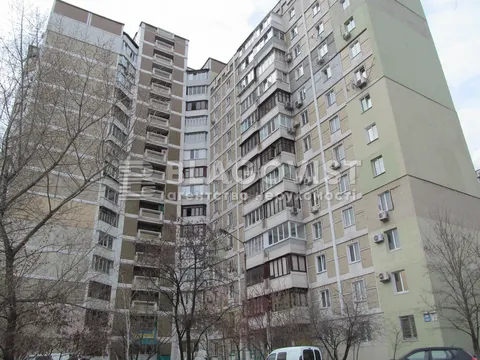 На Позняках продають квартиру з консьєржем і парковкою за 3,83 млн грн
