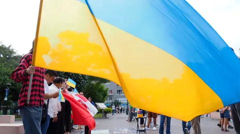 Українці готові терпіти війну стільки, скільки потрібно: нові дані КМІС