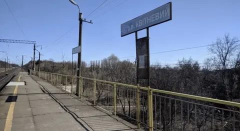 Удар по станції Квітнева: загинули вісім людей, рух поїздів відновлено