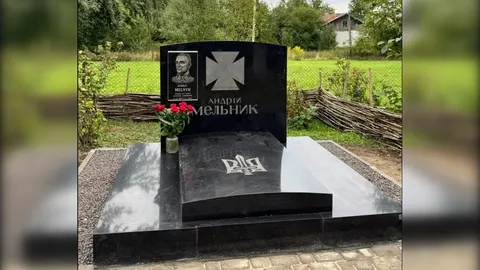 Надгробну плиту Андрія Мельника повернули з Люксембургу на Львівщину