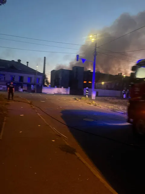 У Києві внаслідок нічної атаки пошкоджено приміщення «Оптіма-Фарм»