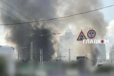 Пожежа біля Центрального вокзалу Києва: горить ринок «Шайба»